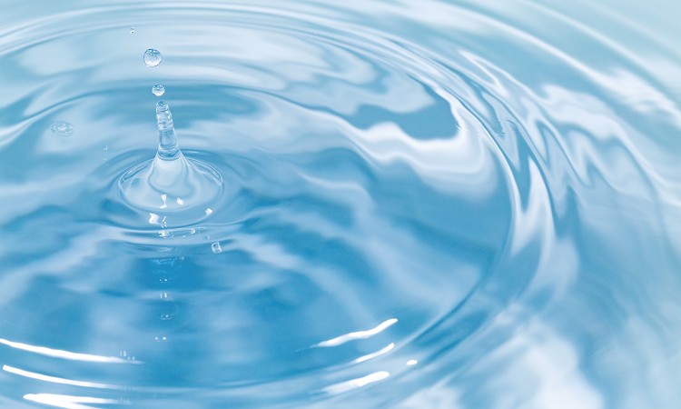 乾燥する肌に潤い補給！髭剃り後の保湿対策